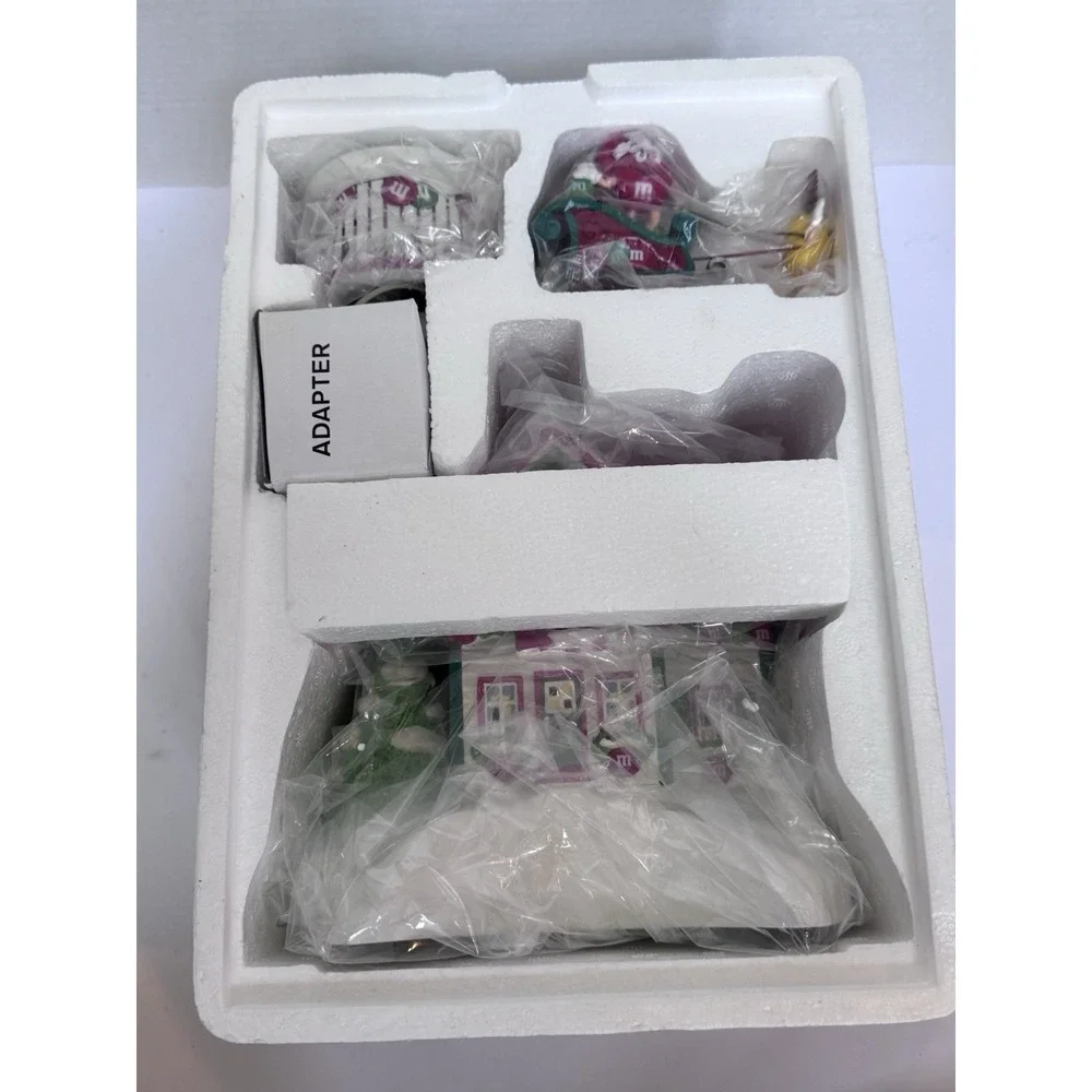 *VERY RARE!* NEW IN BOX! Department 56 - M&M's‎ Lighted Santa House! Impossible